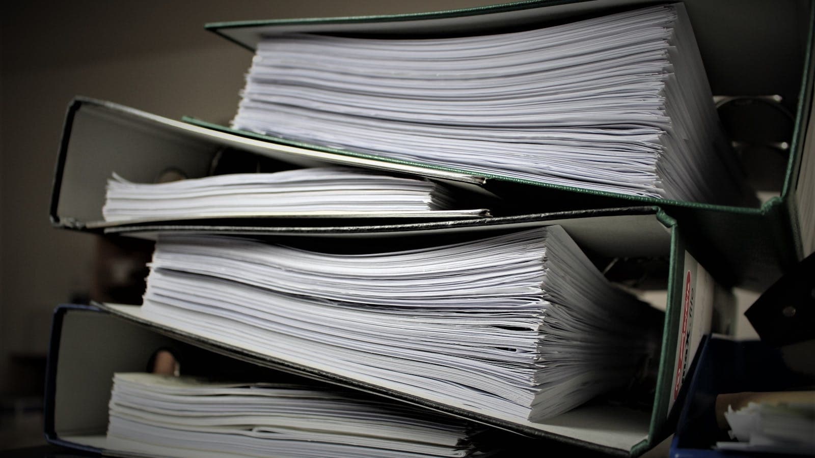 Archivadores con protocolos laborales para una empresa